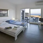 Beachfront Thesseus Βίλα *