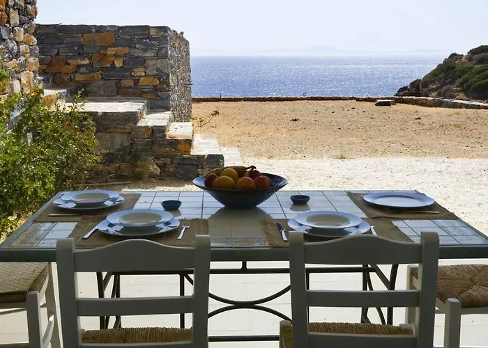 Beachfront Thesseus Villa Moutsouna