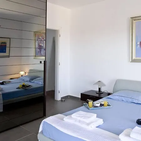 Beachfront Thesseus * Moutsouna