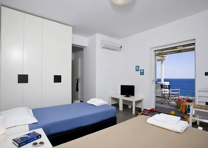 Beachfront Thesseus فيلة