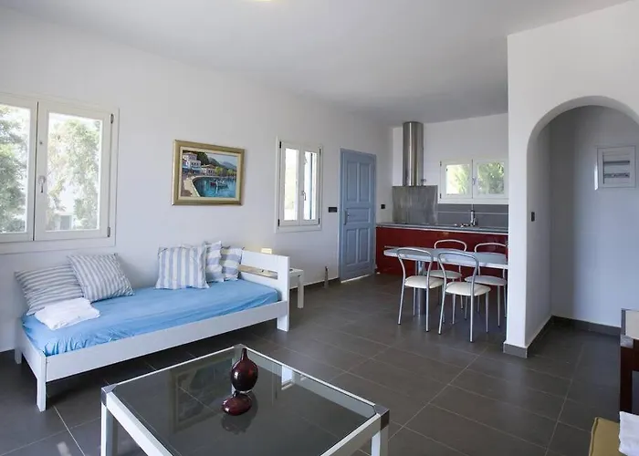 Beachfront Thesseus فيلة