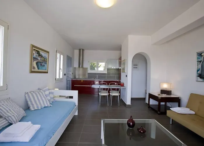 Beachfront Thesseus فيلة Moutsoúna